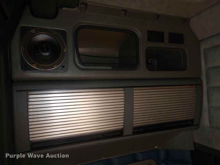 image for item HU9304 1999 Peterbilt 379  semi truck