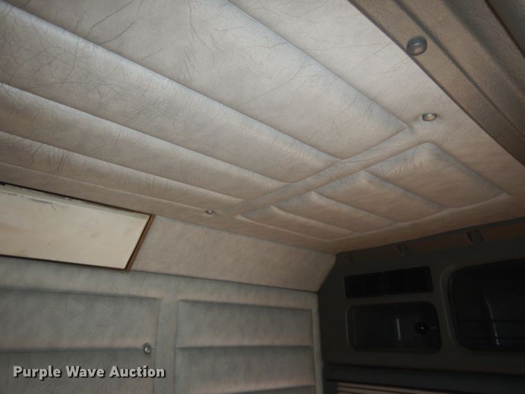 image for item HU9304 1999 Peterbilt 379  semi truck