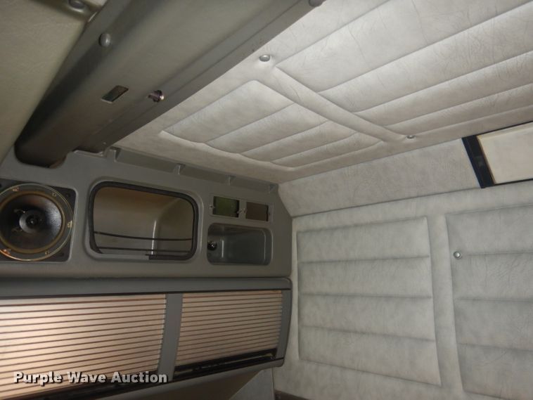 image for item HU9304 1999 Peterbilt 379  semi truck