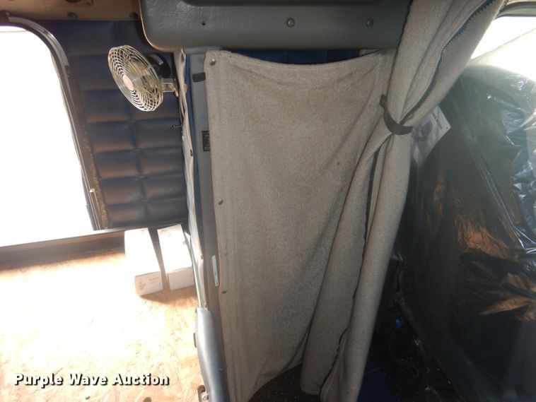 image for item HU9304 1999 Peterbilt 379  semi truck