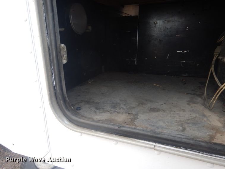 image for item HU9304 1999 Peterbilt 379  semi truck