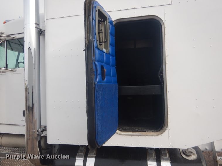 image for item HU9304 1999 Peterbilt 379  semi truck