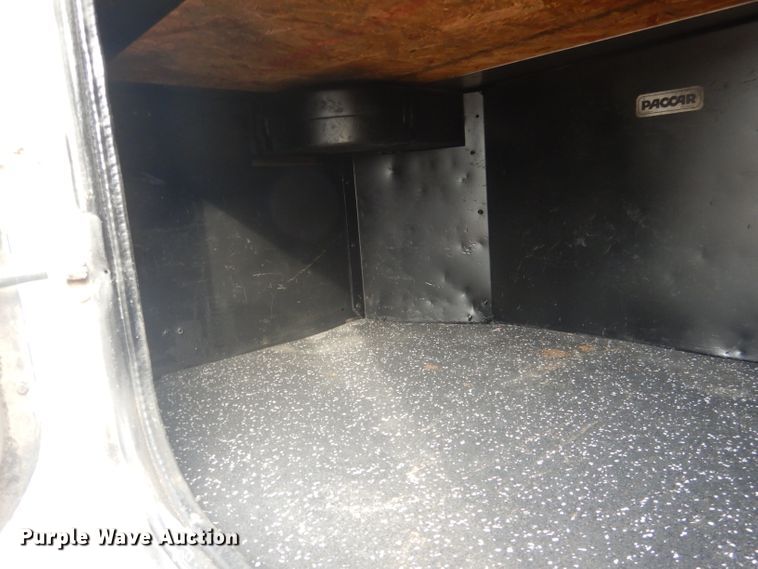 image for item HU9304 1999 Peterbilt 379  semi truck