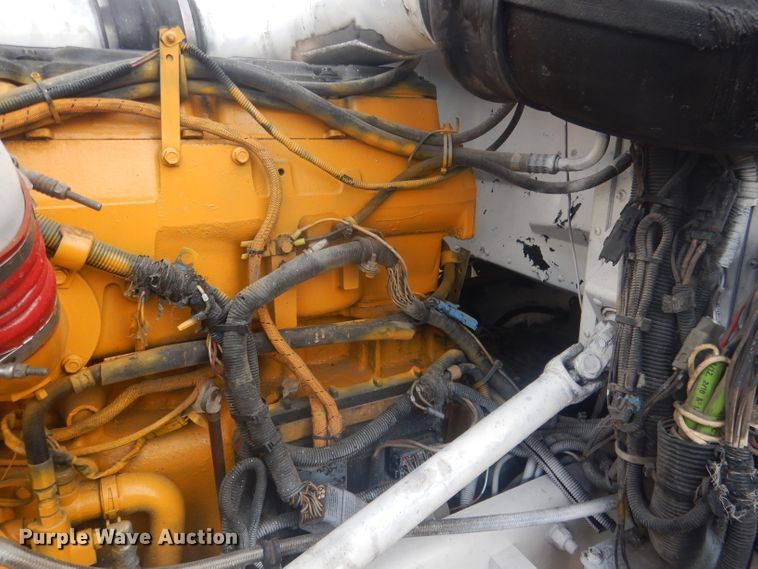 image for item HU9304 1999 Peterbilt 379  semi truck