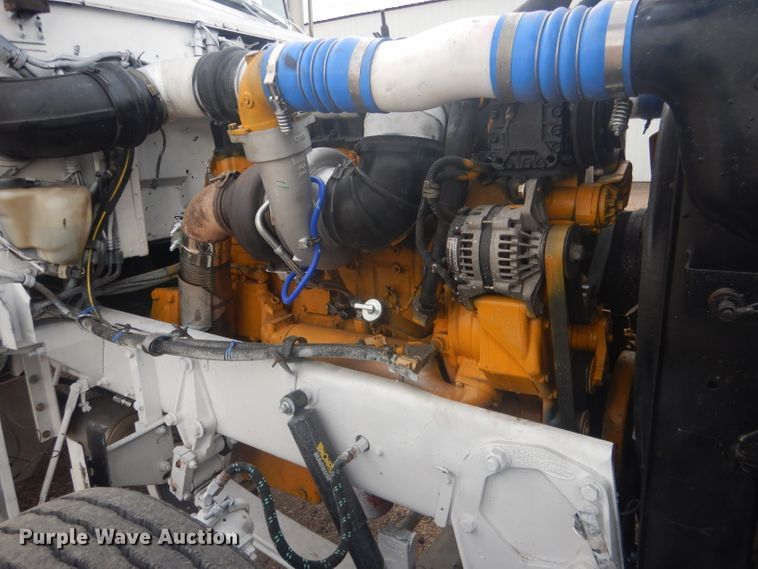 image for item HU9304 1999 Peterbilt 379  semi truck