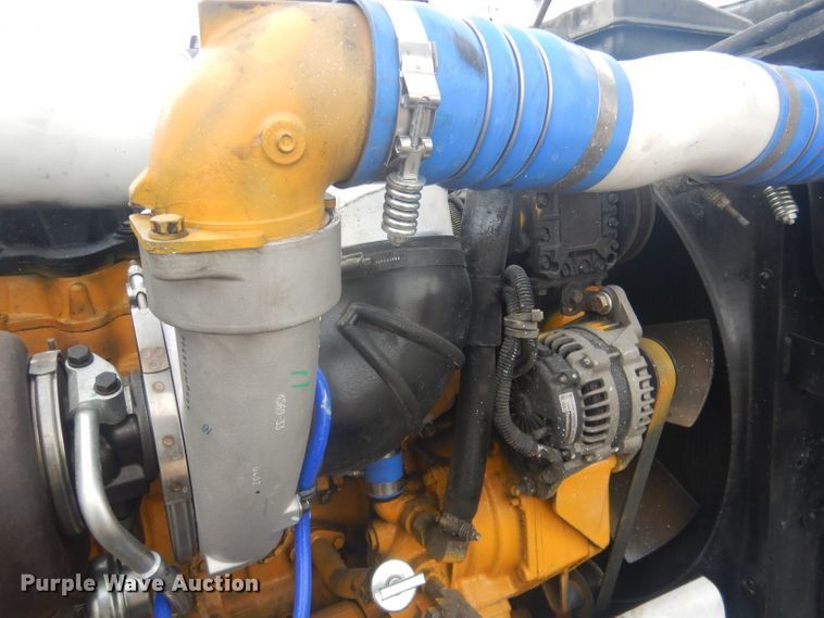 image for item HU9304 1999 Peterbilt 379  semi truck