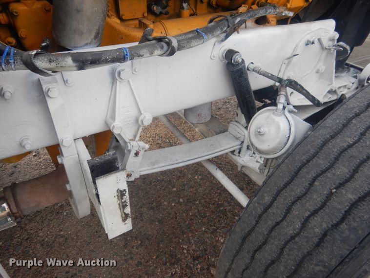 image for item HU9304 1999 Peterbilt 379  semi truck