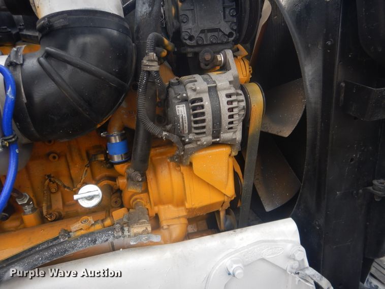 image for item HU9304 1999 Peterbilt 379  semi truck