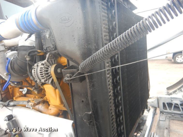 image for item HU9304 1999 Peterbilt 379  semi truck