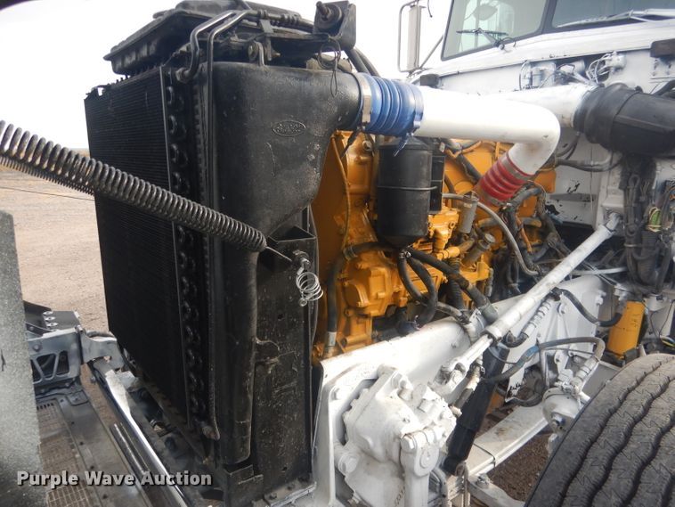 image for item HU9304 1999 Peterbilt 379  semi truck