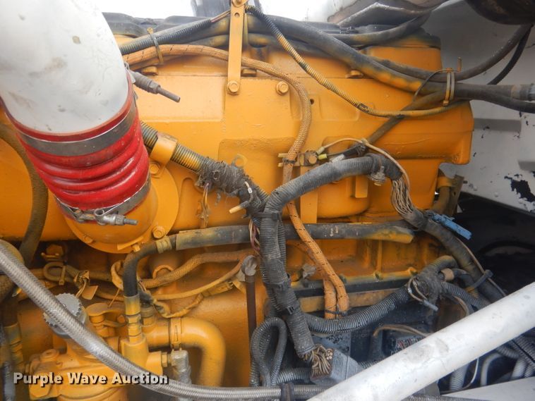 image for item HU9304 1999 Peterbilt 379  semi truck