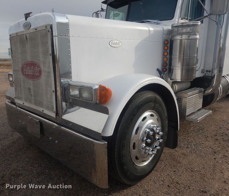 image for item HU9304 1999 Peterbilt 379  semi truck
