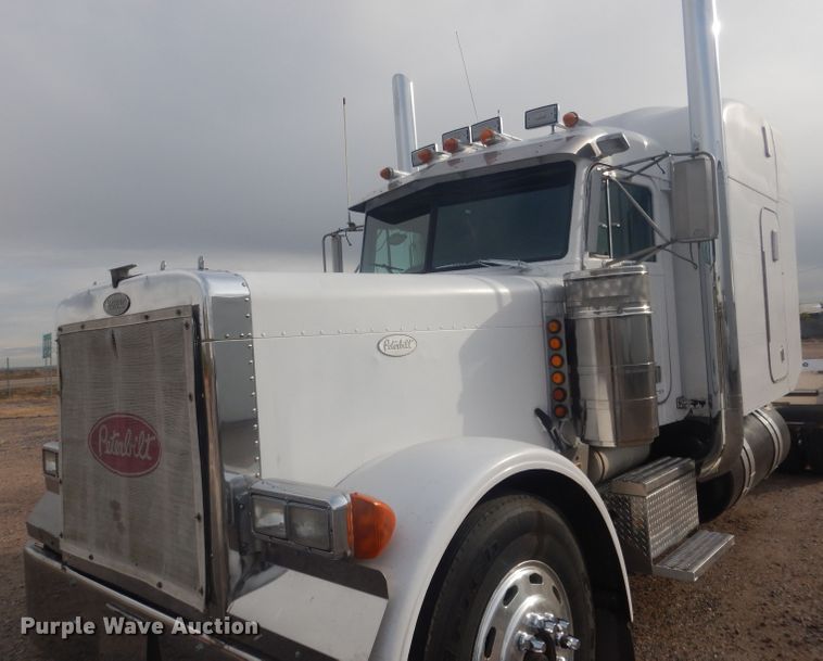 image for item HU9304 1999 Peterbilt 379  semi truck