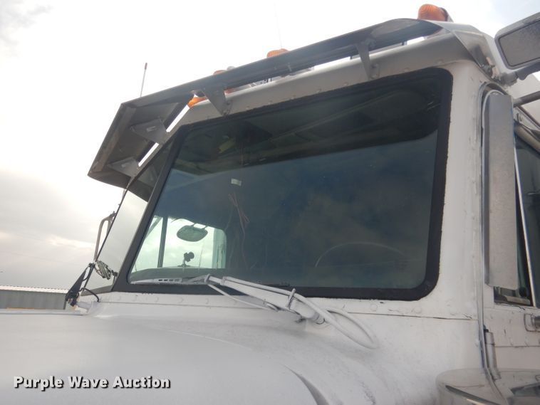 image for item HU9304 1999 Peterbilt 379  semi truck