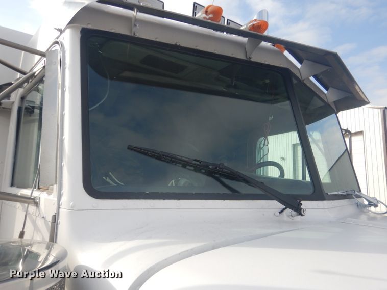 image for item HU9304 1999 Peterbilt 379  semi truck