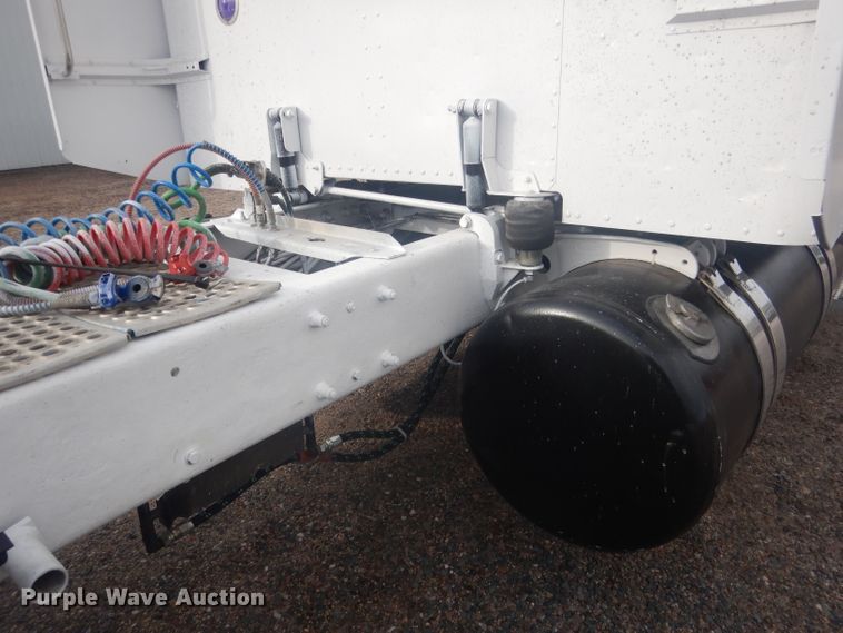 image for item HU9304 1999 Peterbilt 379  semi truck