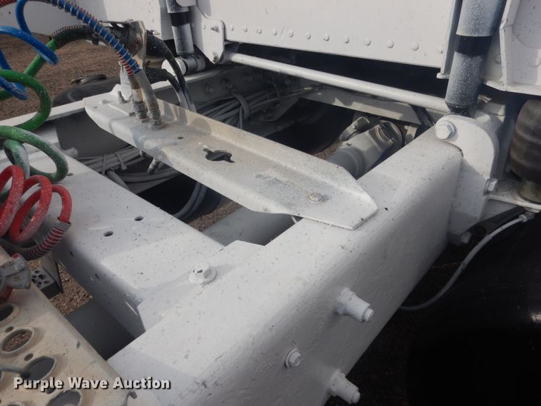 image for item HU9304 1999 Peterbilt 379  semi truck