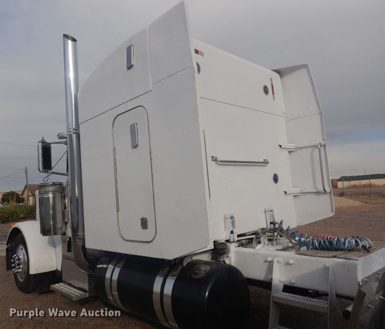 image for item HU9304 1999 Peterbilt 379  semi truck