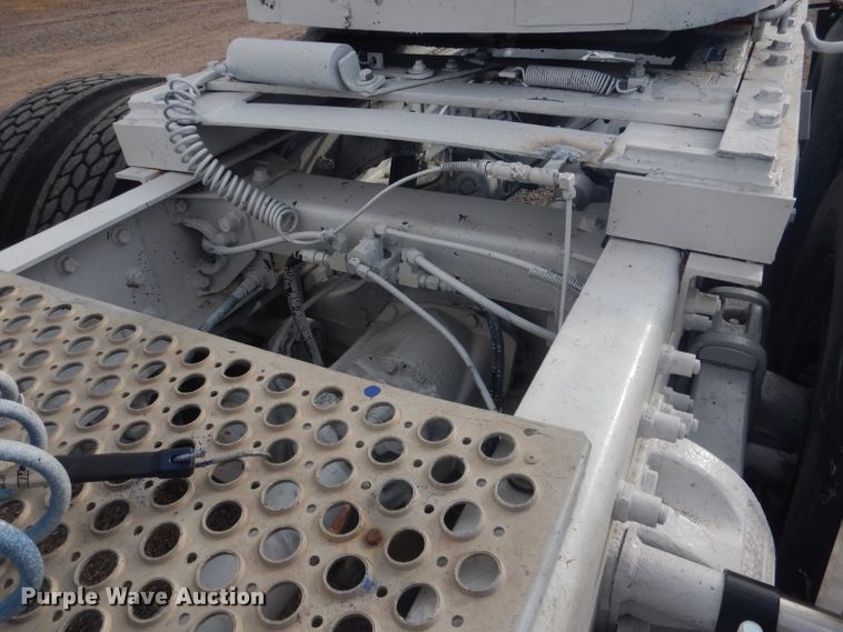 image for item HU9304 1999 Peterbilt 379  semi truck