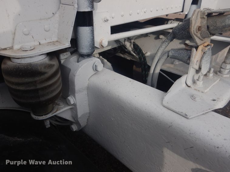 image for item HU9304 1999 Peterbilt 379  semi truck