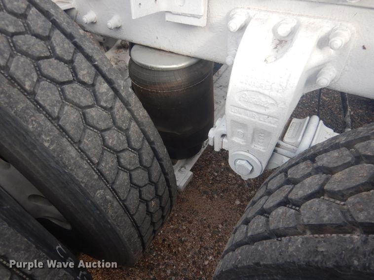 image for item HU9304 1999 Peterbilt 379  semi truck