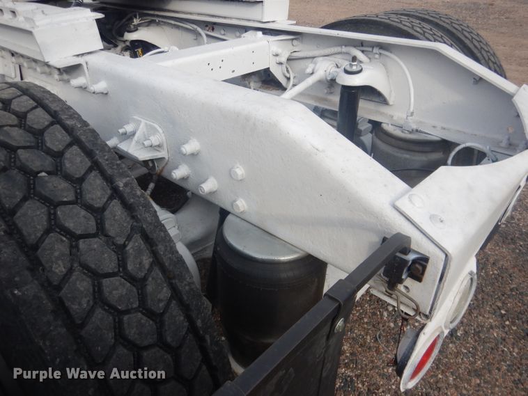 image for item HU9304 1999 Peterbilt 379  semi truck