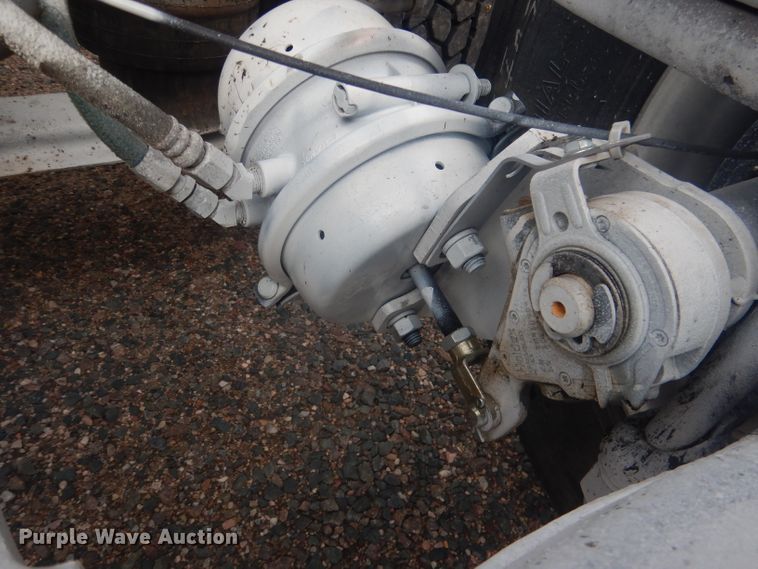 image for item HU9304 1999 Peterbilt 379  semi truck