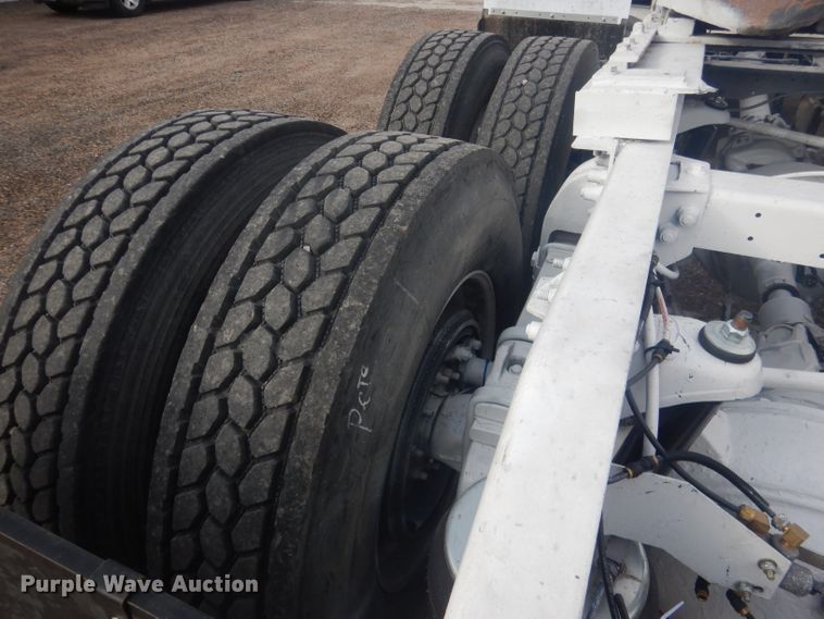 image for item HU9304 1999 Peterbilt 379  semi truck