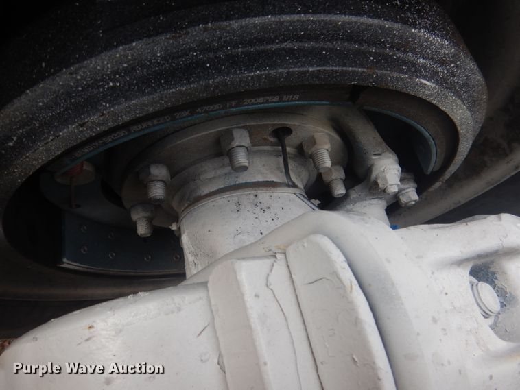 image for item HU9304 1999 Peterbilt 379  semi truck