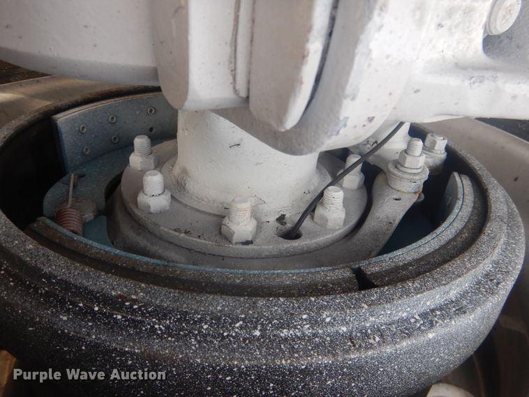 image for item HU9304 1999 Peterbilt 379  semi truck