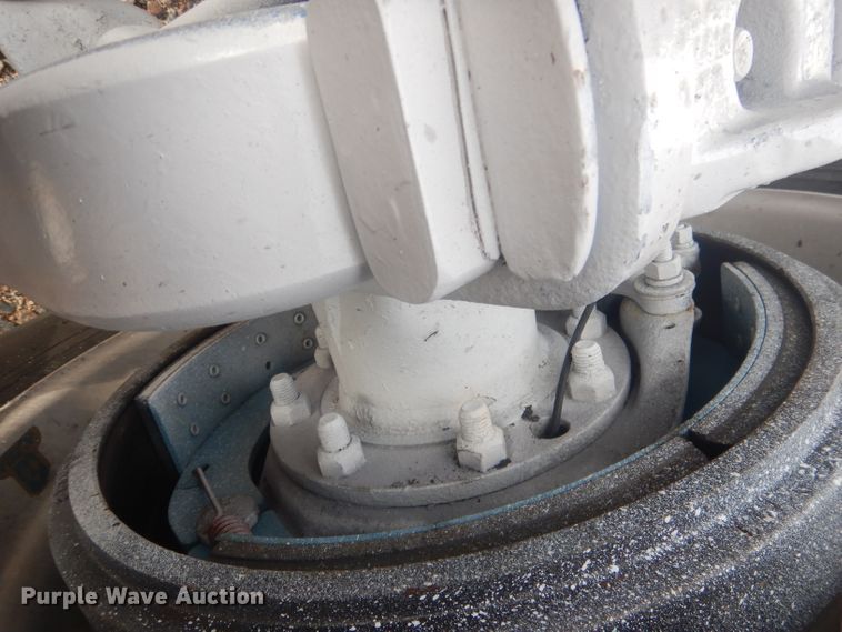 image for item HU9304 1999 Peterbilt 379  semi truck