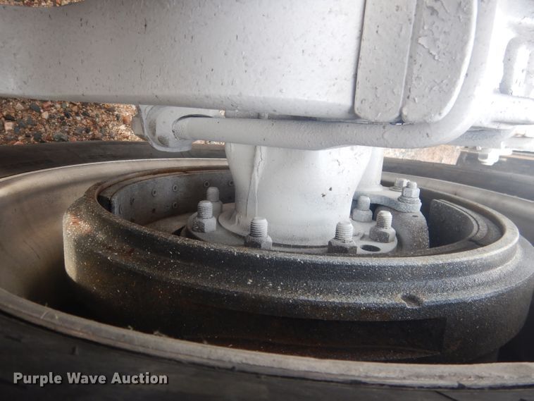 image for item HU9304 1999 Peterbilt 379  semi truck