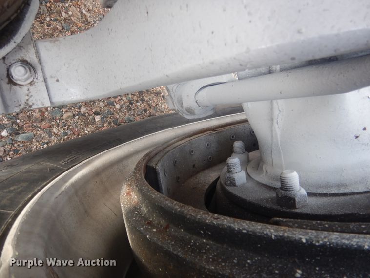 image for item HU9304 1999 Peterbilt 379  semi truck