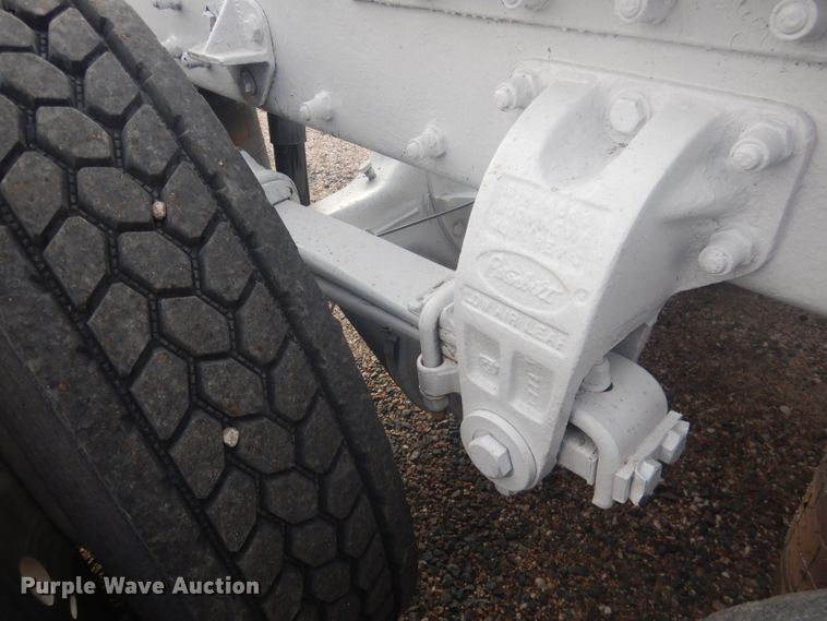 image for item HU9304 1999 Peterbilt 379  semi truck