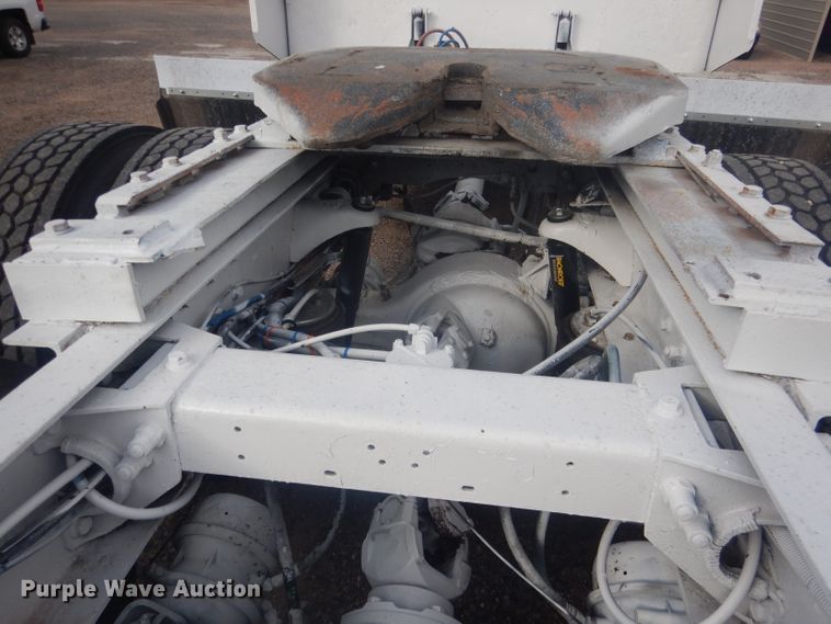 image for item HU9304 1999 Peterbilt 379  semi truck