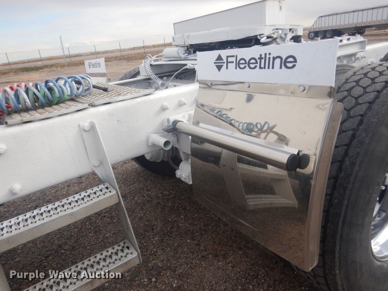 image for item HU9304 1999 Peterbilt 379  semi truck