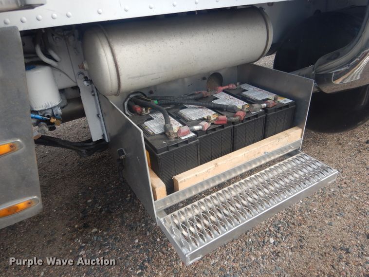 image for item HU9304 1999 Peterbilt 379  semi truck