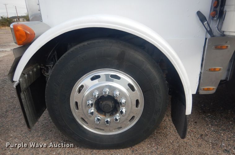 image for item HU9304 1999 Peterbilt 379  semi truck