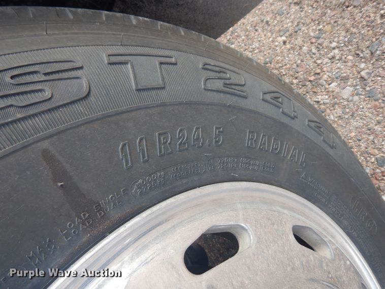 image for item HU9304 1999 Peterbilt 379  semi truck