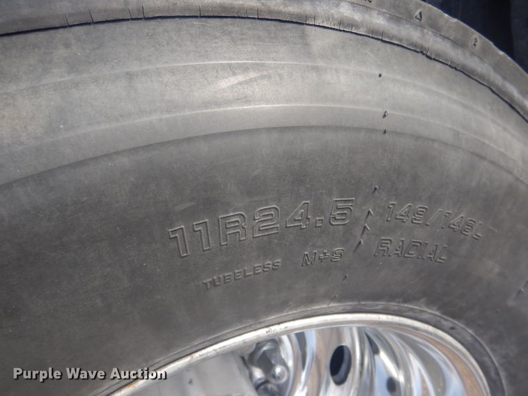 image for item HU9304 1999 Peterbilt 379  semi truck