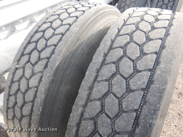 image for item HU9304 1999 Peterbilt 379  semi truck