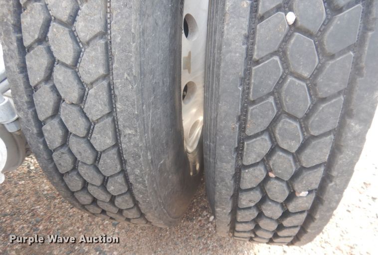 image for item HU9304 1999 Peterbilt 379  semi truck