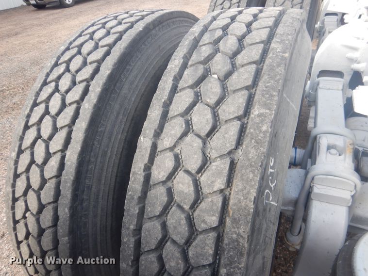 image for item HU9304 1999 Peterbilt 379  semi truck