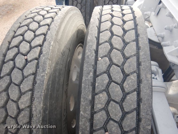 image for item HU9304 1999 Peterbilt 379  semi truck