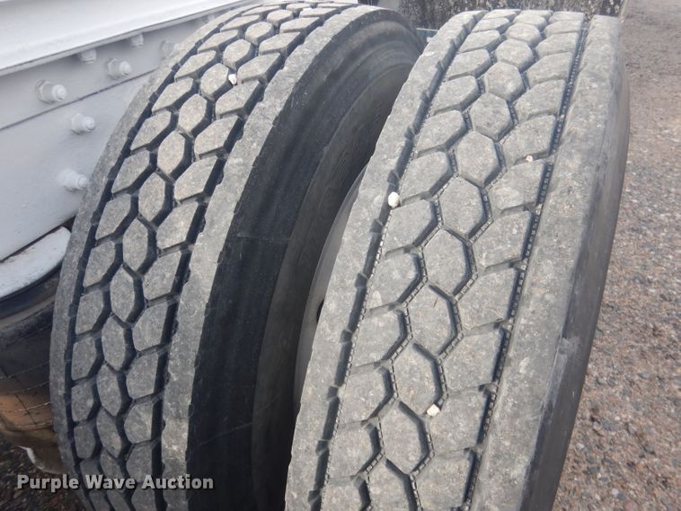 image for item HU9304 1999 Peterbilt 379  semi truck