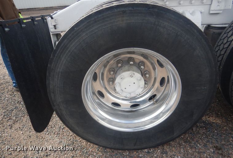 image for item HU9304 1999 Peterbilt 379  semi truck