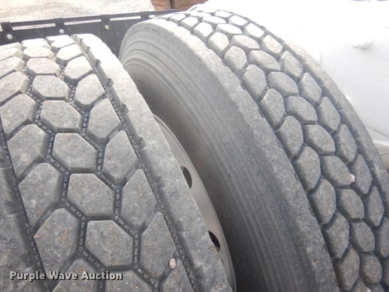 image for item HU9304 1999 Peterbilt 379  semi truck