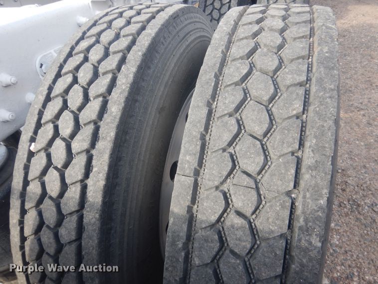 image for item HU9304 1999 Peterbilt 379  semi truck