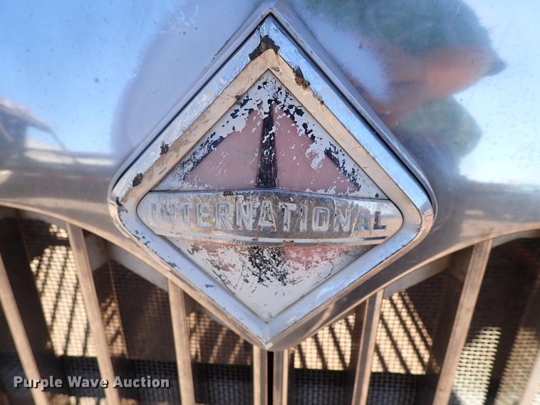 image for item IC9560 1999 International 9200i  hood