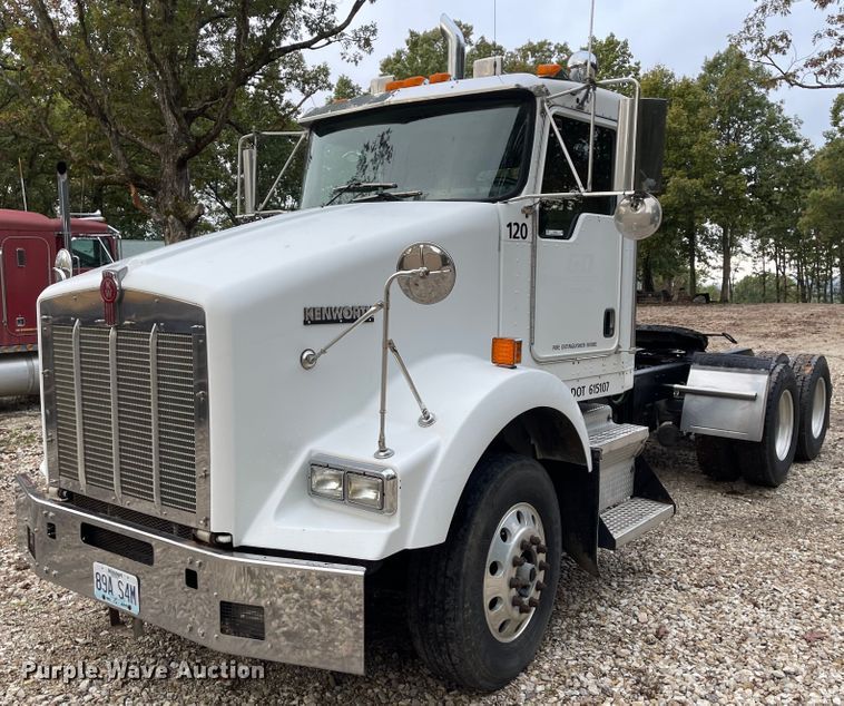 image for item IK9550 2005 Kenworth T800  semi truck